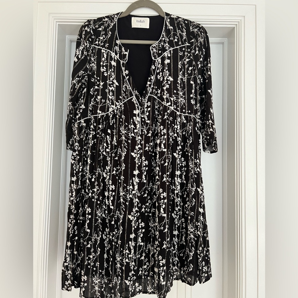 Ba&sh Black & White dress with Silver thread. Size 1